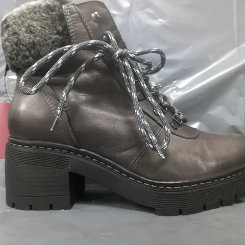 BOXED PAIR OF MODA IN PELLE FAUX FUR LACED HIKER BOOTS IN GREY SIZE 7