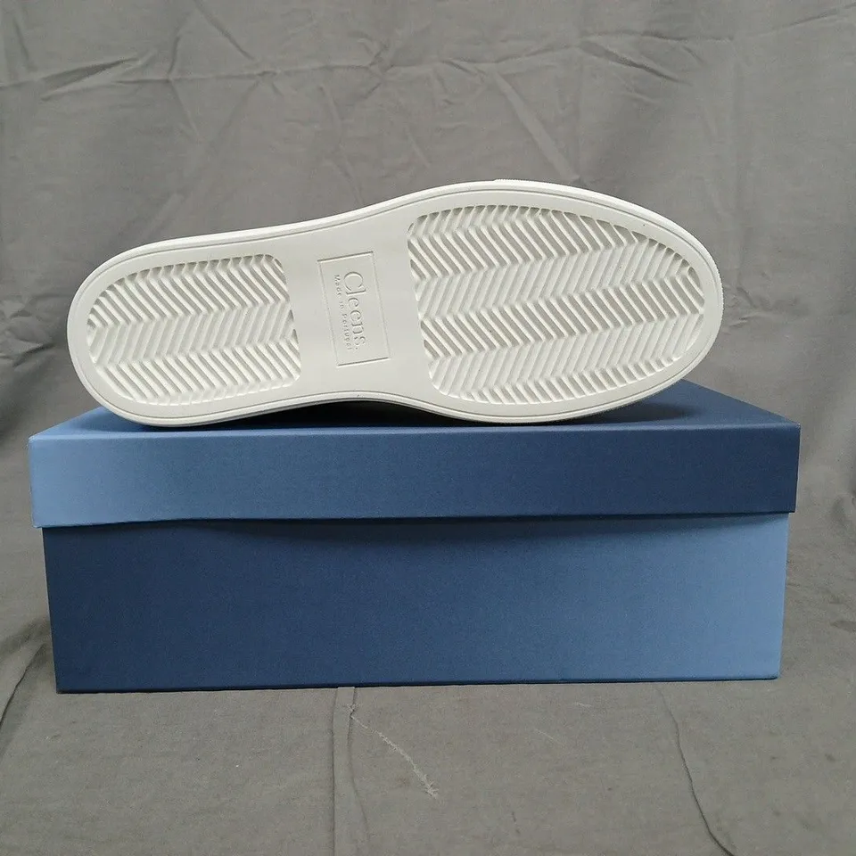 BOXED PAIR OF CLEENS LUXOR TRAINERS IN DUNE SIZE UK 8