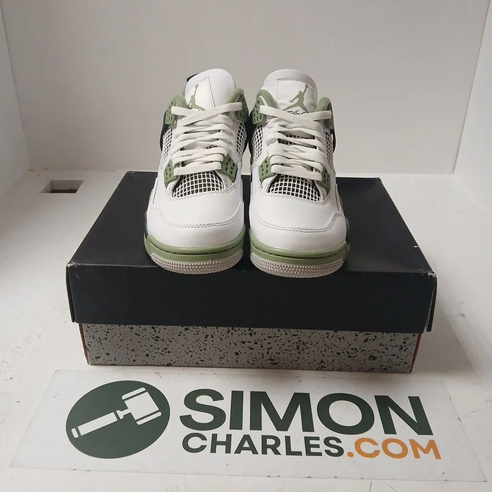 BOXED PAIR OF NIKE AIR WOMENS AIR JORDAN 4 RETRO TRAINERS IN WHITE/GREEN - UK 7