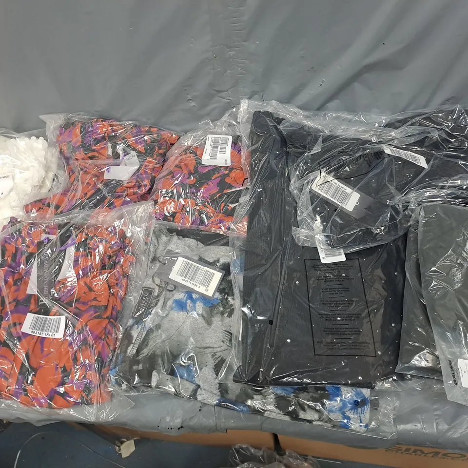 BOX OF APPROXIMATELY 10 ASSORTED BAGGED PIECES OF CLOTHING IN VARIOUS STYLES, SIZES, AND BRANDS 