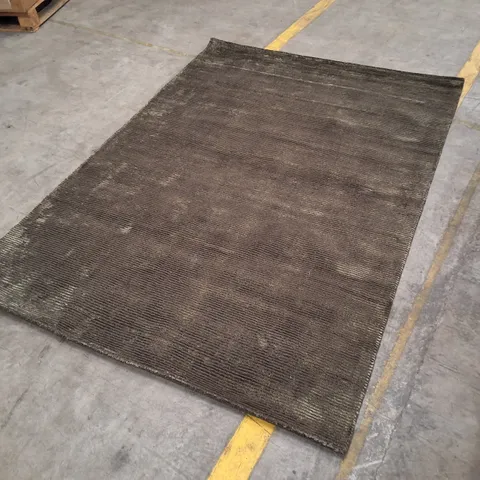 BROWN RIBBED RUG – RECTANGULAR FLOOR COVERING APPROXIMATELY 160×230CM
