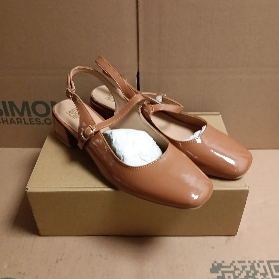BOXED PAIR OF BLOCK HEEL SLINGBACK PUMPS - 7