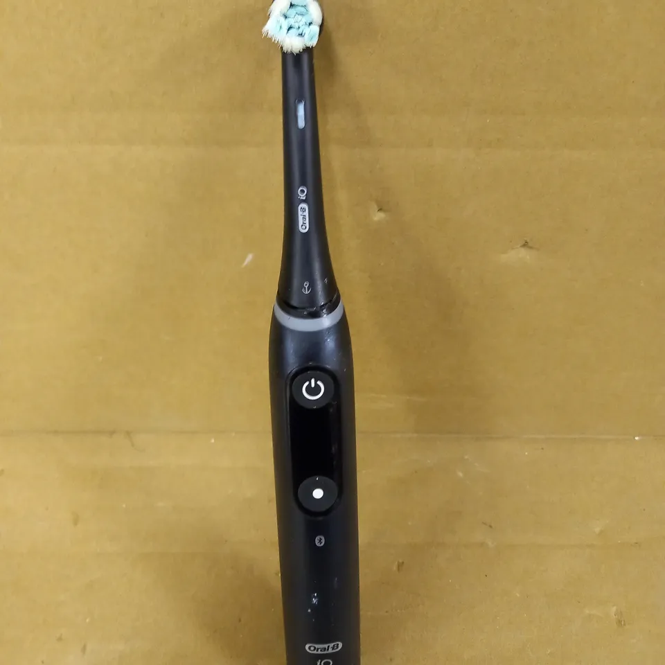 ORAL-B IO SERIES 8 TOOTHBRUSH