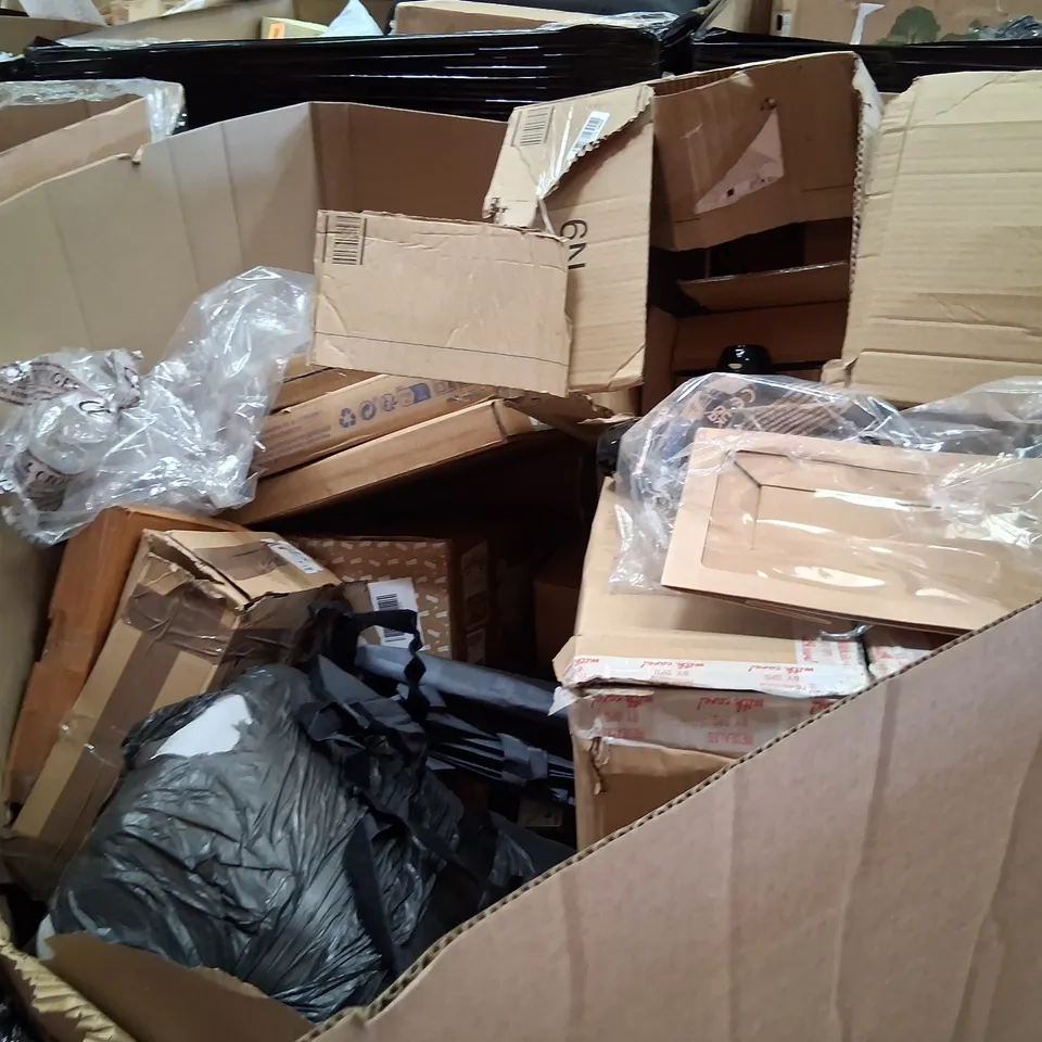 PALLET CONSISTING OF A LARGE QUANTITY OF ASSORTED HOUSEHOLD AND ELECTRICAL PRODUCTS AND ACCESSORIES TO INCLUDE;