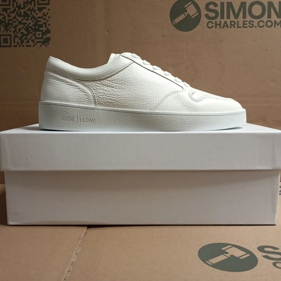BOXED PAIR OF JUDE LLOW TELIER SHOES IN WHITE SIZE UK 8