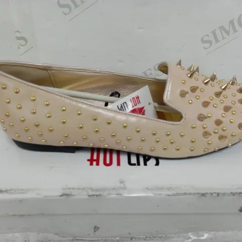 FLAT HEELED CHAMPAGNE SPIKEY GOLD SHOE SIZE 8