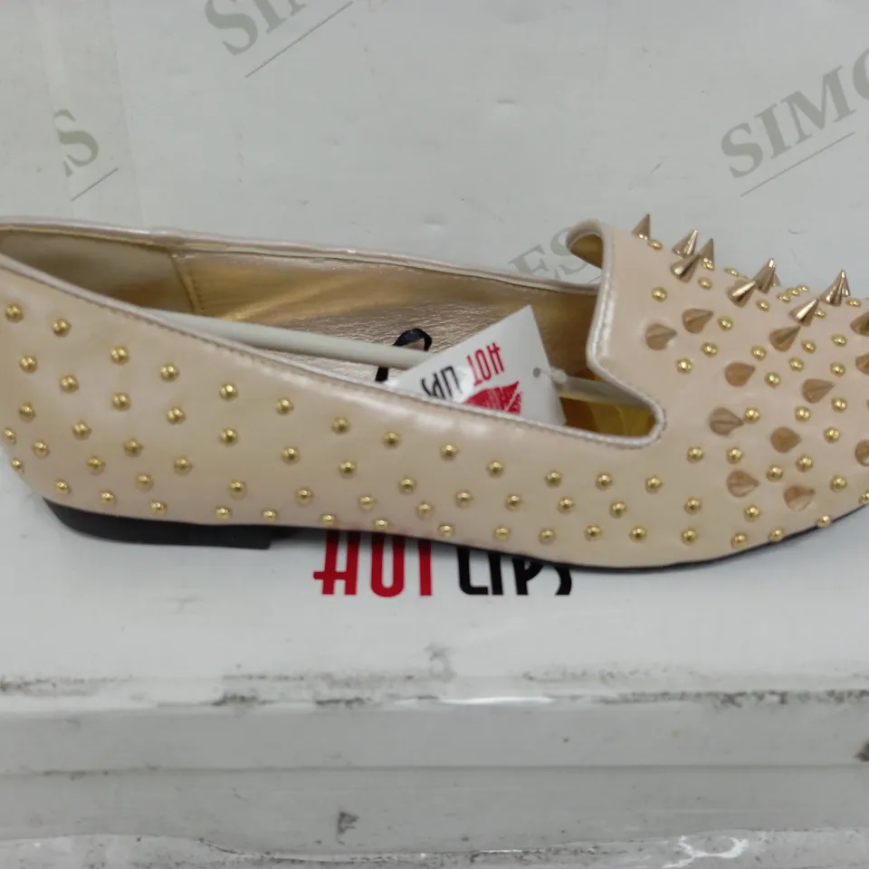 FLAT HEELED CHAMPAGNE SPIKEY GOLD SHOE SIZE 8