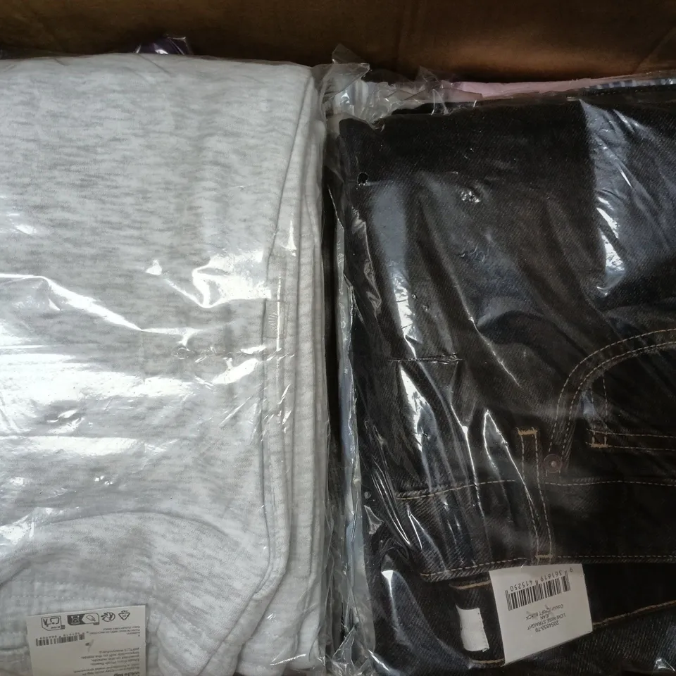 APPROXIMATELY 20 ASSORTED CLOTHING ITEMS IN VARIOUS SIZES, COLOURS & STYLES TO INCLUDE LOW RISE STRAIGHT JEAN, PLUSH FLEECE WIDE LEG, BOXY LONG SLEEVE TOP , ETC