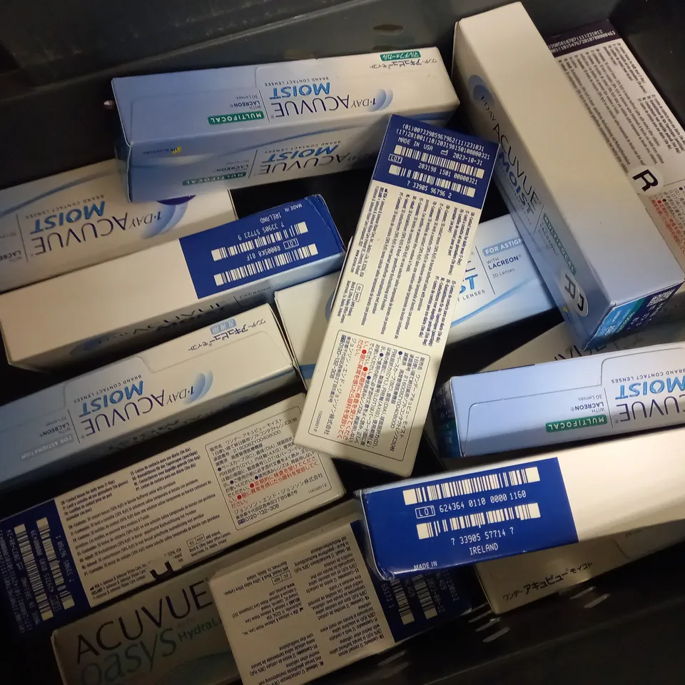 APPROXIMATELY 20 ASSORTED ACUVUE 30PCS DISPOSABLE CONTACT LENSES