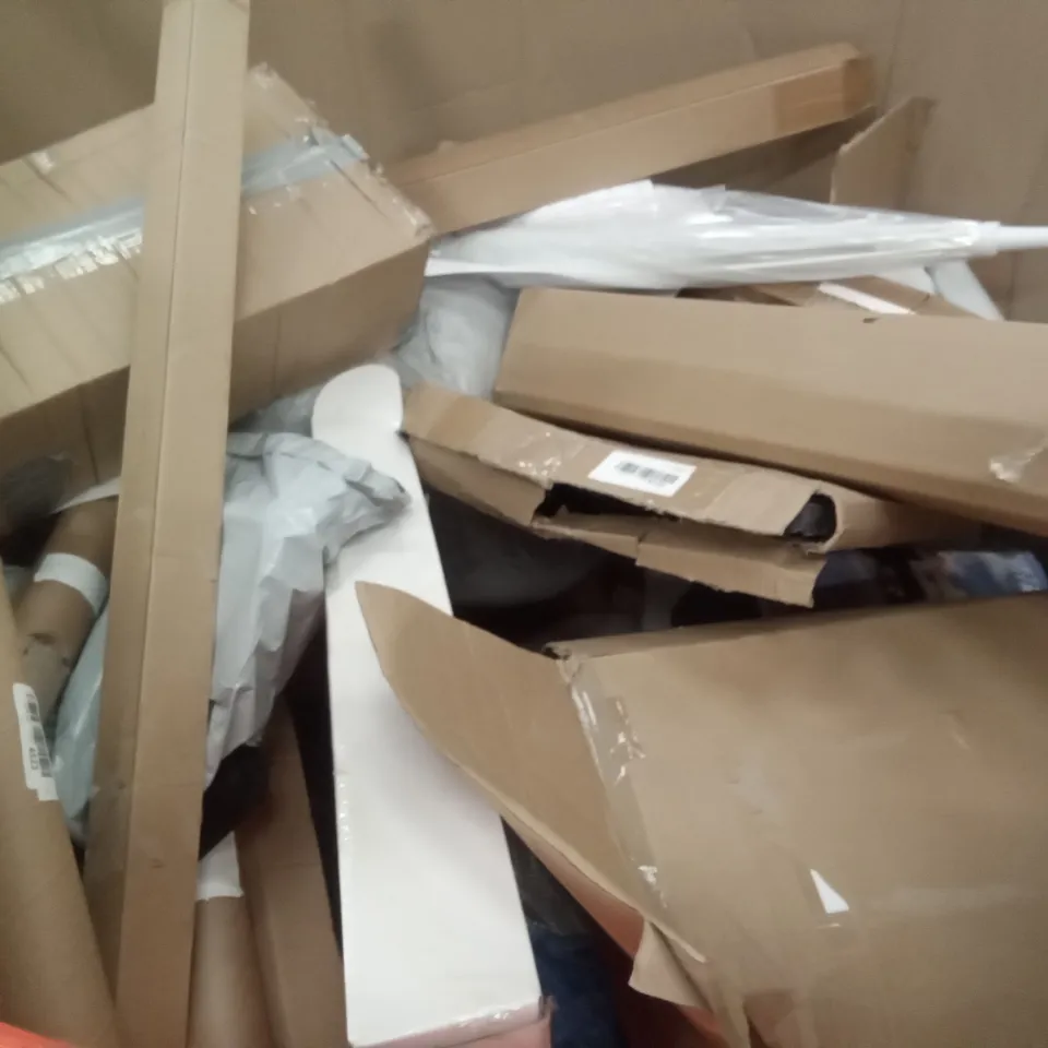 PALLET OF ASSORTED ITEMS INCLUDING PAPER CUTTER, DRIPEX VANITY MIRROR, CLOTHES WITH SHELF BLACK, GETFIT PREMIUM KING AIR BED, ARTEESOL AIR BED, SCRATCH OFF MAP