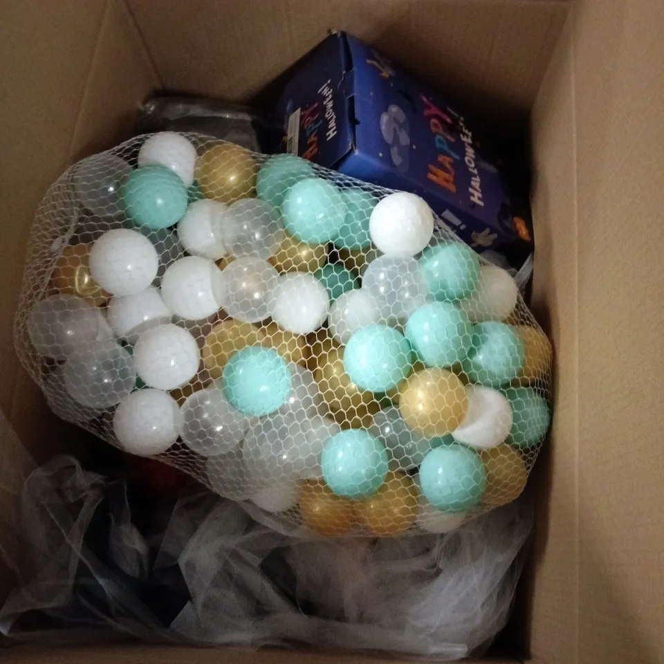 BOX OF APPROXIMATELY 15 ASSORTED TOYS AND FANCY DRESS ITEMS INCLUDING NURSERY RHYMES SOFT TOYS , NUBY ICYBITE KEYS AND LIZARD TONGUE GAME 