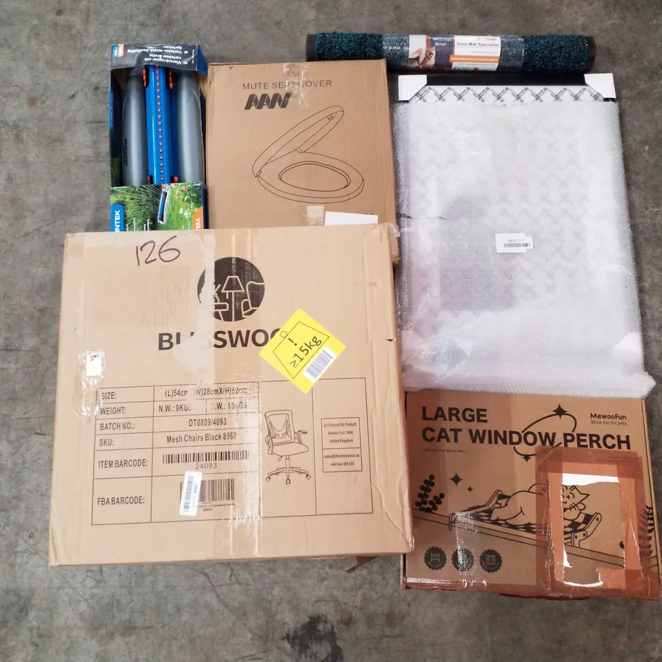 PALLET OF ASSORTED PRODUCTS INCLUDING TOILET SEAT COVER, LARGE CAT WINDOW PERCH, GARDEN SPRINKLER, MESH CHAIR, PICTURE FRAME, DOOR MAT