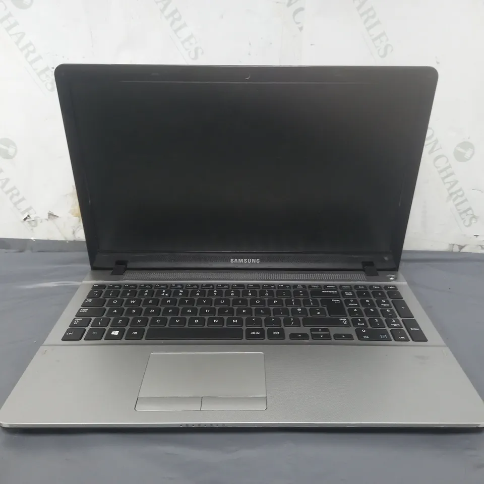 SAMSUNG 370R4E/370R4V/370R5E/3570RE/370R5V 15 INCH	I3-3110M 2.40GHZ