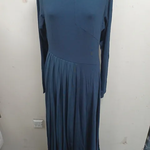 MINT VELVET NAVY PLEATED JERSEY MIDI DRESS IN NAVY - L