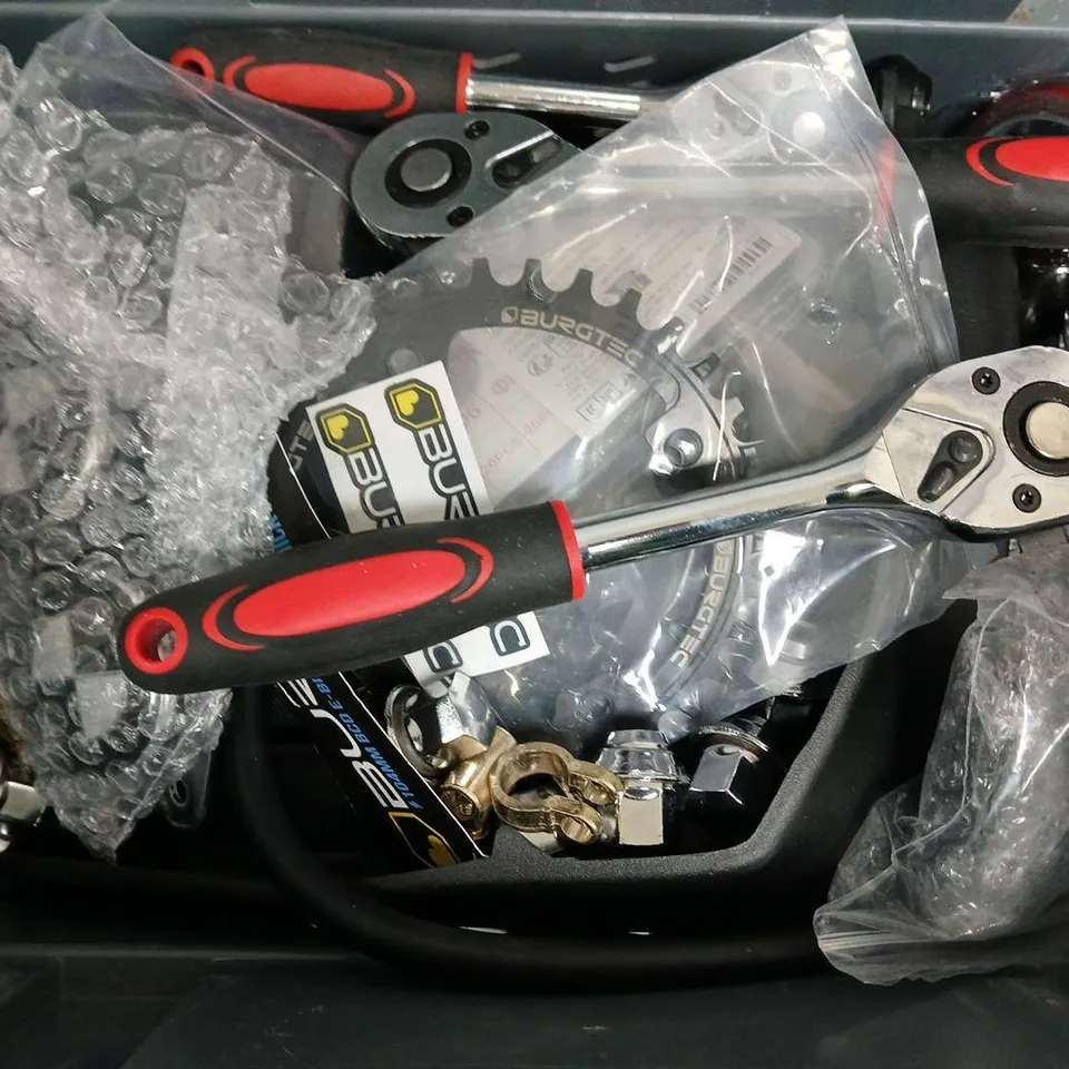 APPROXIMATELY 12 ASSORTED VEHICLE PARTS & ACCESORIES TO INCLUDE SOCKET WRENCH, CHAINRING, SOCKETS, ETC