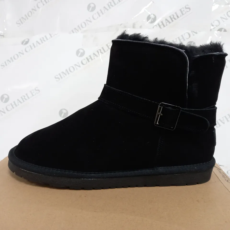 BONOVA HANDMADE SHEEP SKIN MID CHESTNUT - SIZE 9