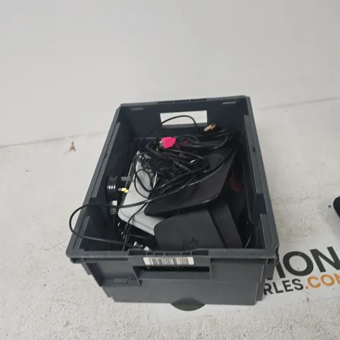 TOTE OF APPROXIMATELY 8 ASSORTED ITEMS TO INCLUDE: BT ROUTER