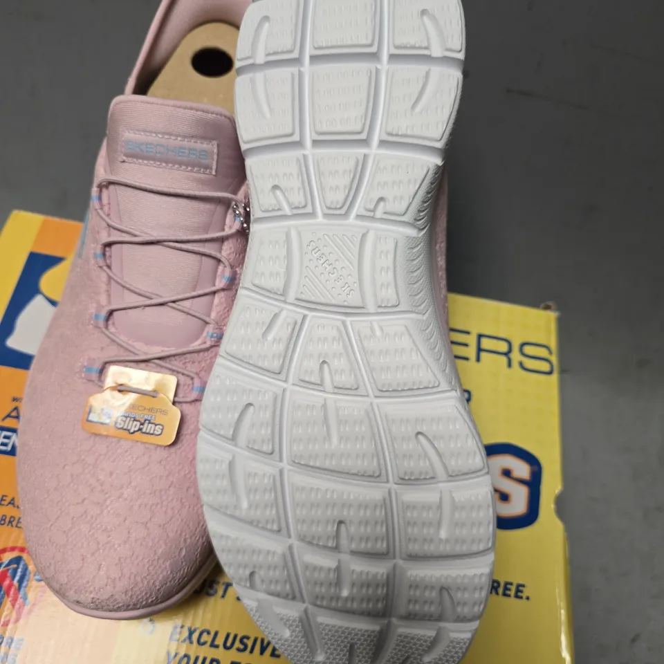 BOXED SKETCHERS SUMMITS LACEY GEM SIZE 9