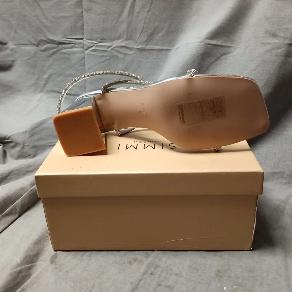 SIMMI LONDON BLOCK HEEL SILVER STRAPPY SANDALS – BOXED -SIZE 5