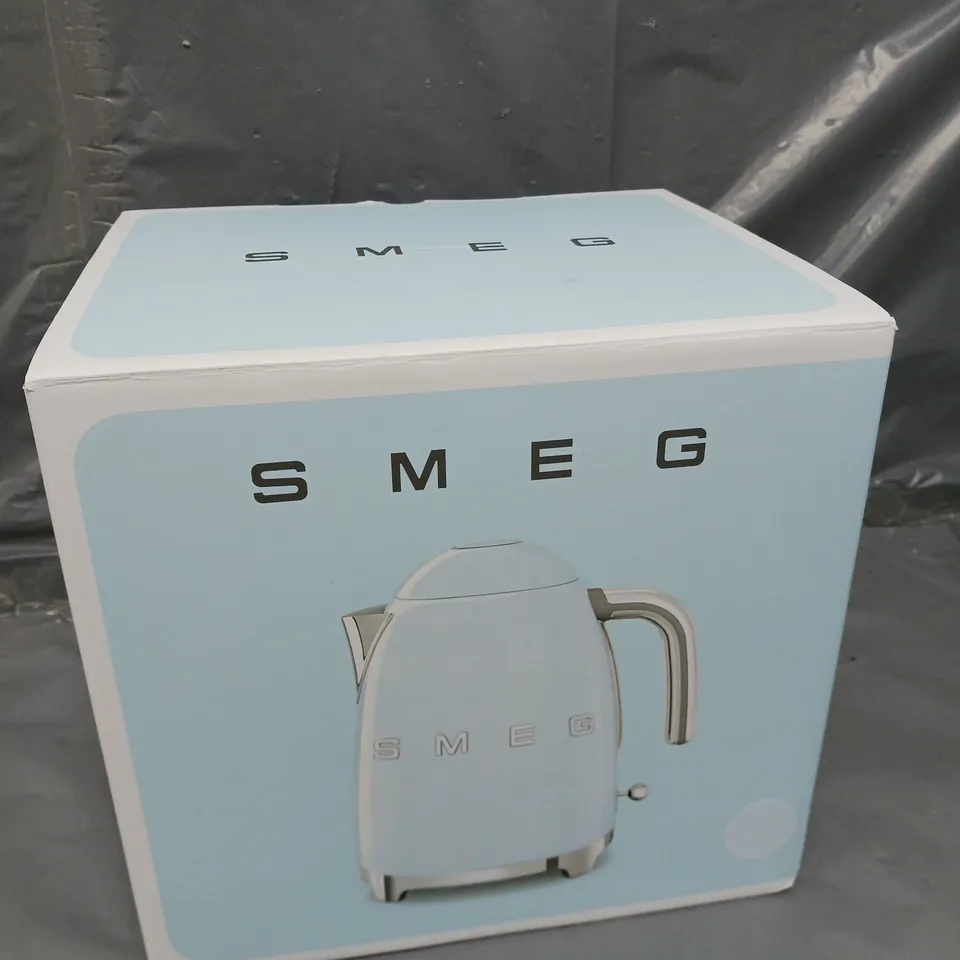 BOXED SMEG KLF03PB KETTLE - PASTEL BLUE RRP £149.99