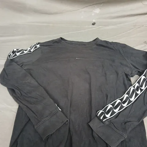 NIKE LONG SLEEVE TOP SIZE L