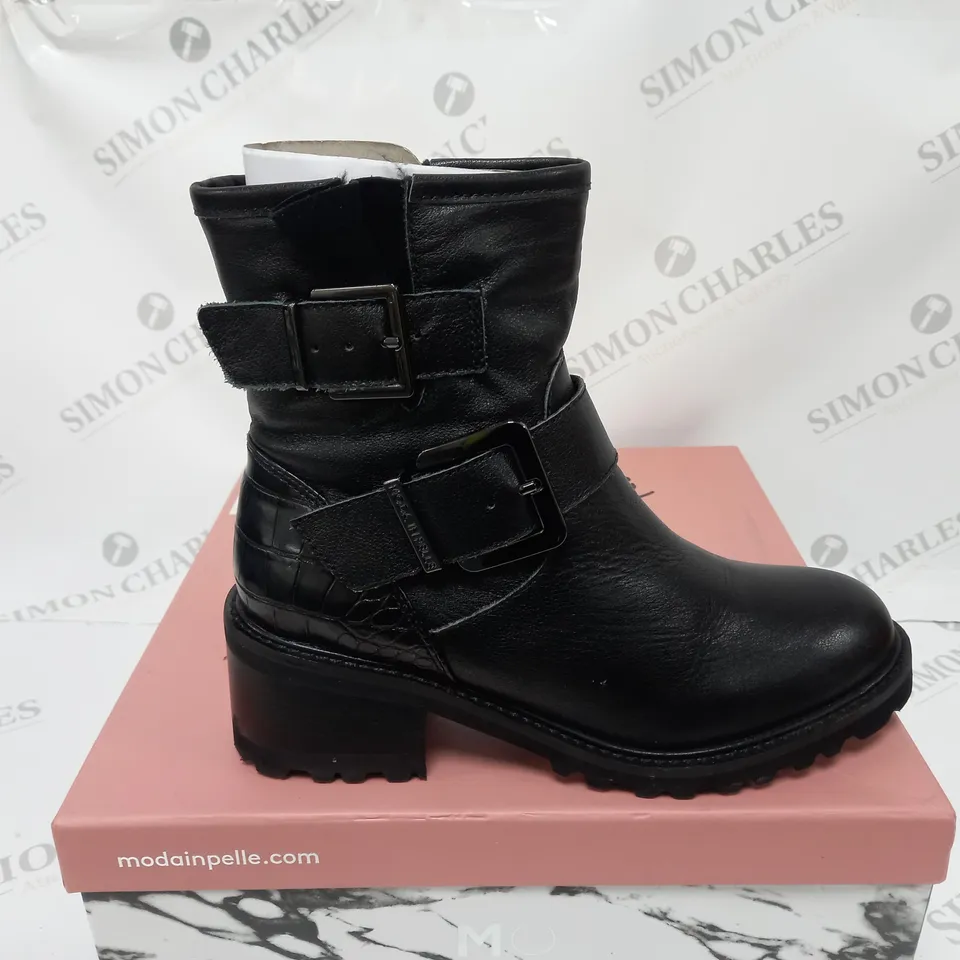 BOXED PAIR OF MODA IN PELLE CORNELIA BLACK LEATHER BOOTS - SIZE 4