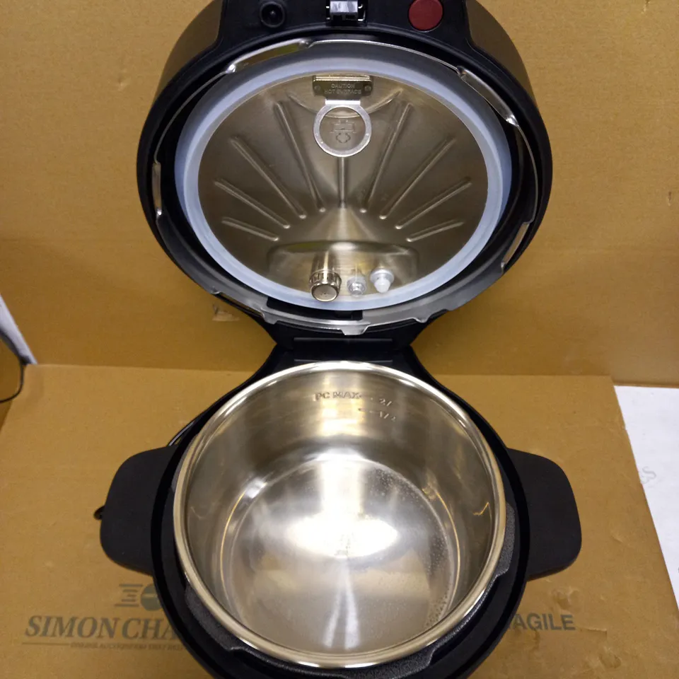 INSTANT POT DUO CRISP WITH ULTIMATE LID MULTI-COOKER AND AIR FRYER 