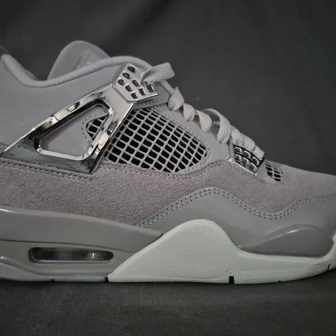 BOXED PAIR OF NIKE WOMEN'S AIR JORDAN 4 RETRO SHOES IN GREY/METALLIC SILVER UK SIZE 4.5