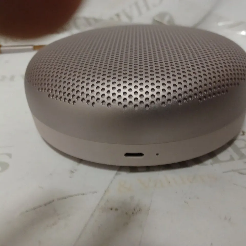 BANG & OLUFSEN BEOSOUND A1 2ND GEN PINK