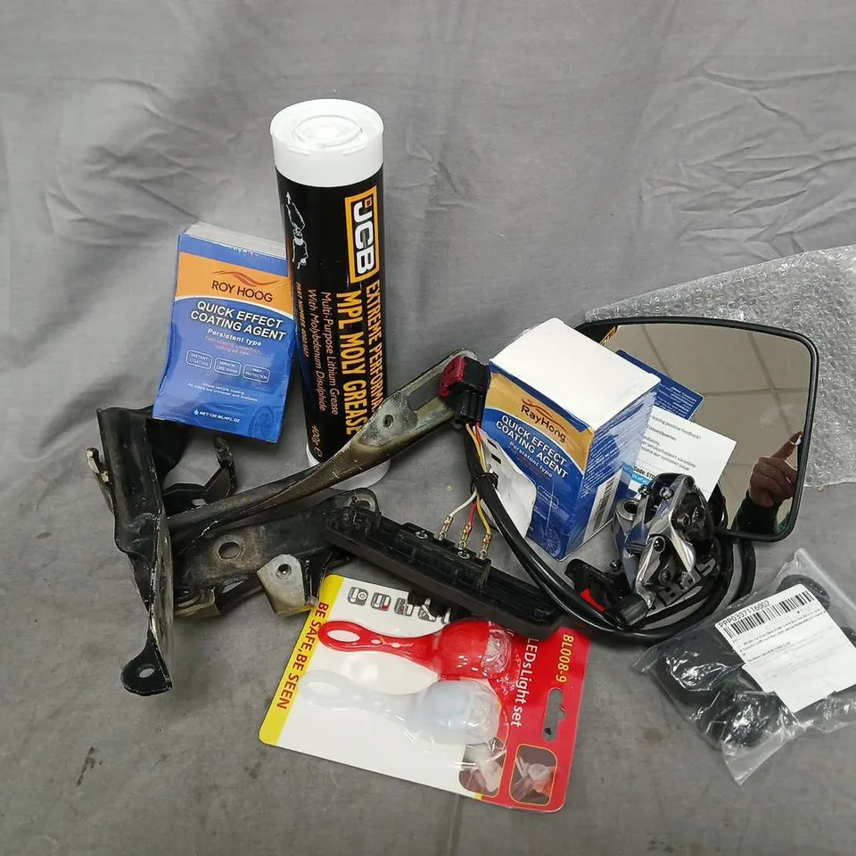 APPROXIMATELY 12 ASSORTED VEHICLE PARTS & ACCESORIES TO INCLUDE WING MIRROR, MPL MOLY GREASE, QUICK EFFECT COATING AGENT, ETC