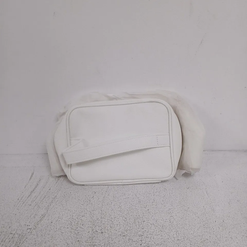 A BOX WITH APPROXIMATELY 10 BAGS 