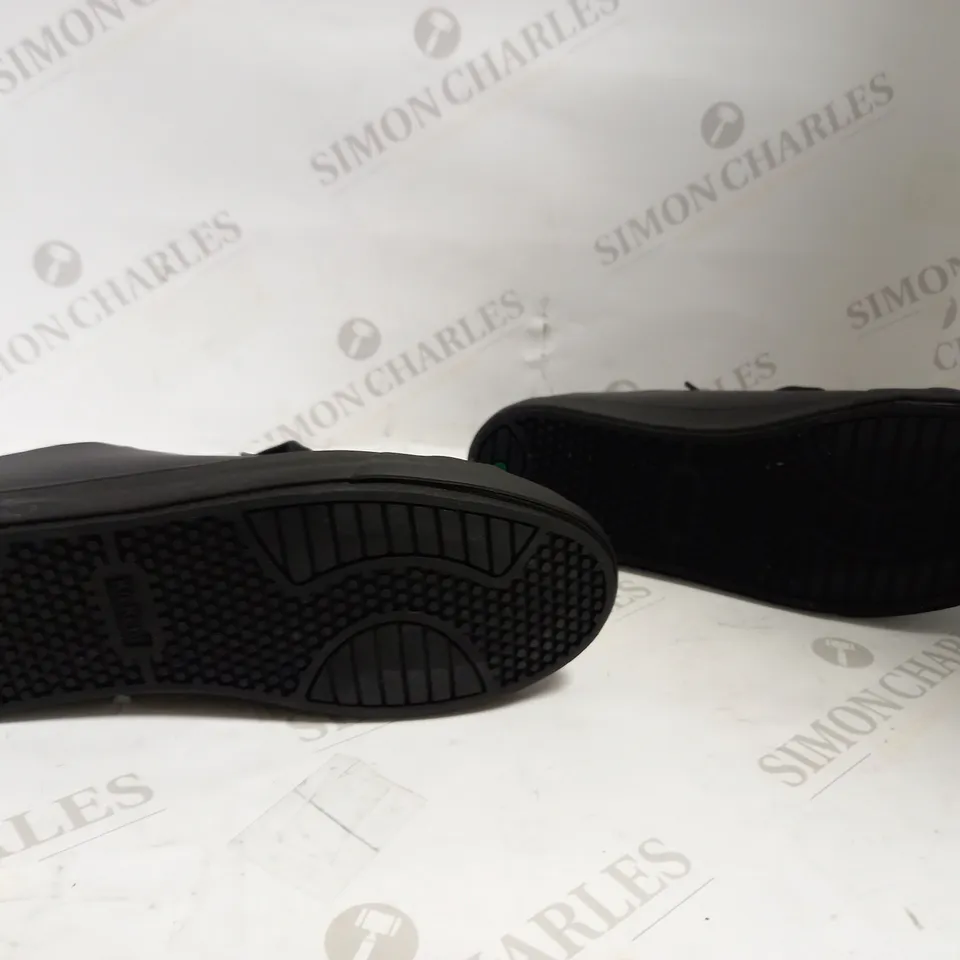 KICKERS TOVNI LACER VEGAN BLACK SIZE 41 