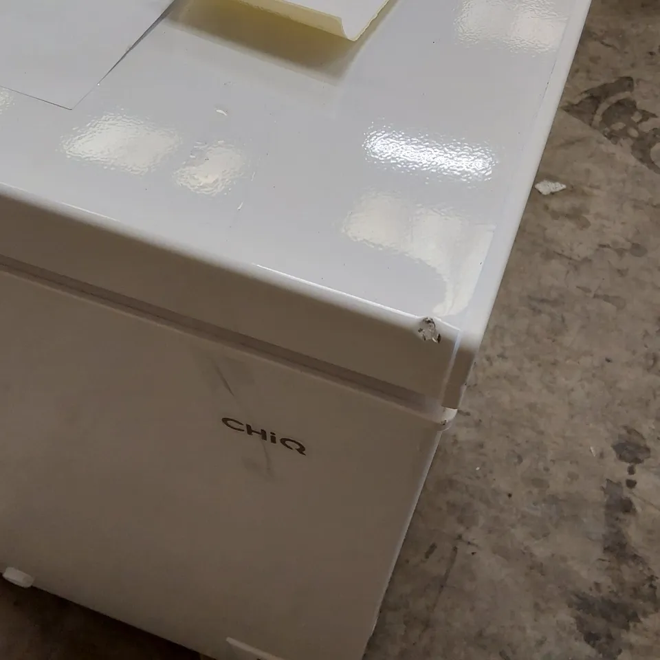 CHIQ FCF98D 99L, FREESTANDING WHITE CHEST FREEZER, ADJUSTABLE THERMOSTAT