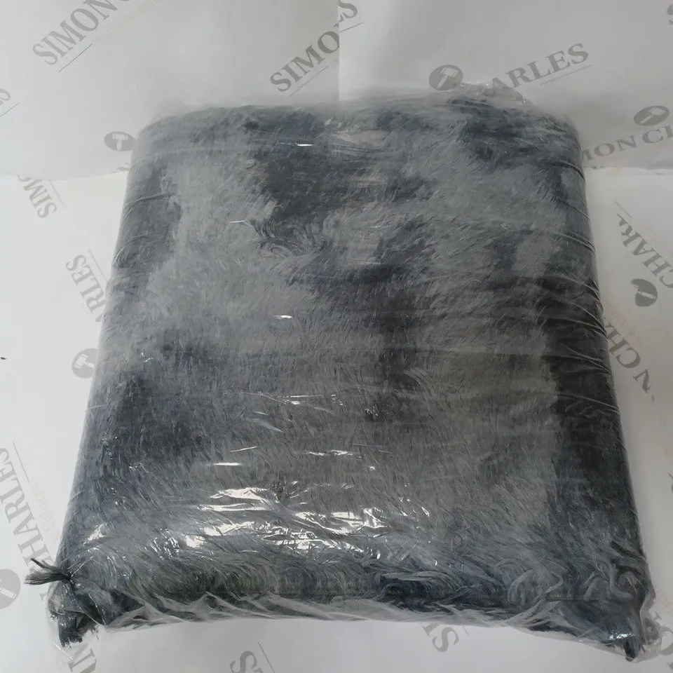 DARK GREY RUG APPROX 40 X 63 INCHES