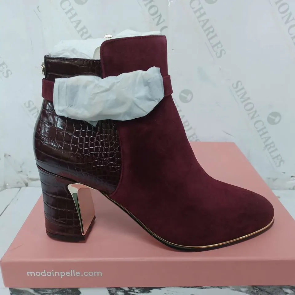 PAIR OF MODA IN PELLE LORI ANKLE BOOTS - BURGUNDY - SIZE 39