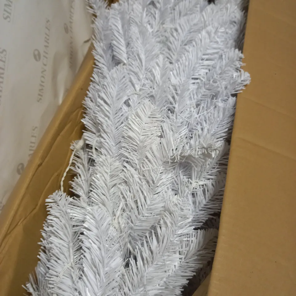 WEX CHRISTMAS PRE LIT WHITE CHRISTMAS MEDIUM