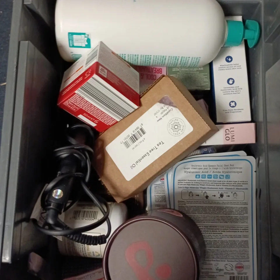 APPROXIMATEY 20 ASSORTED HEALTH AND BEAUTY PRODUCTS TO INCLUDE - OILATUM EMOLLIENT - CERAVE FOAMING CLEANER AND LACURA REJUVELATE NIGHT CREAM