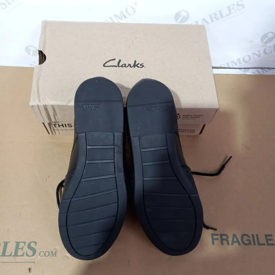 BOXED PAIR OF CLARKS SIZE 3F