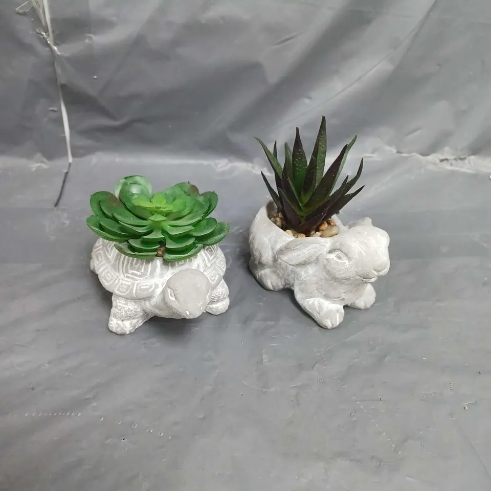 LOT OF 5 HOUSEHOLD ITEMS TO INCLUDE GARDEN ORNAMENTS AND CLEANING PRODUCTS