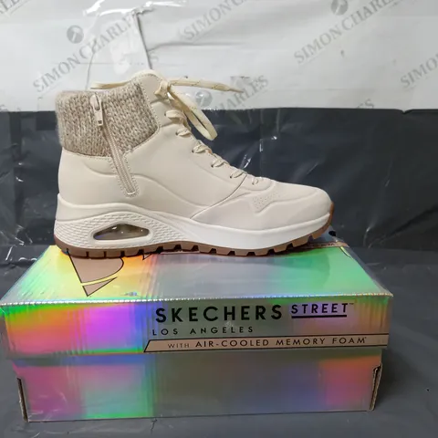 SKECHERS ANKLE BOOTS CREAM SIZE 7