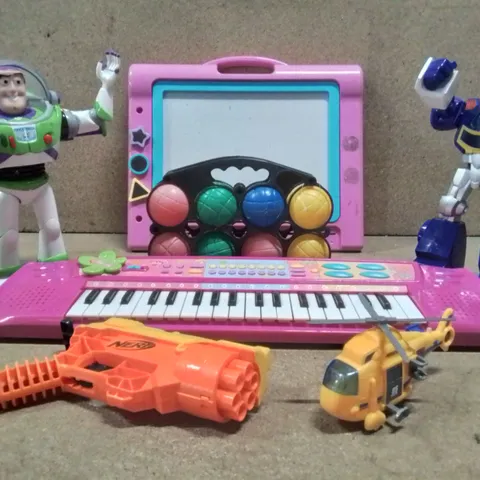 BOX CONTAINING LARGE AMOUNT OF CHILDREN'S TOYS