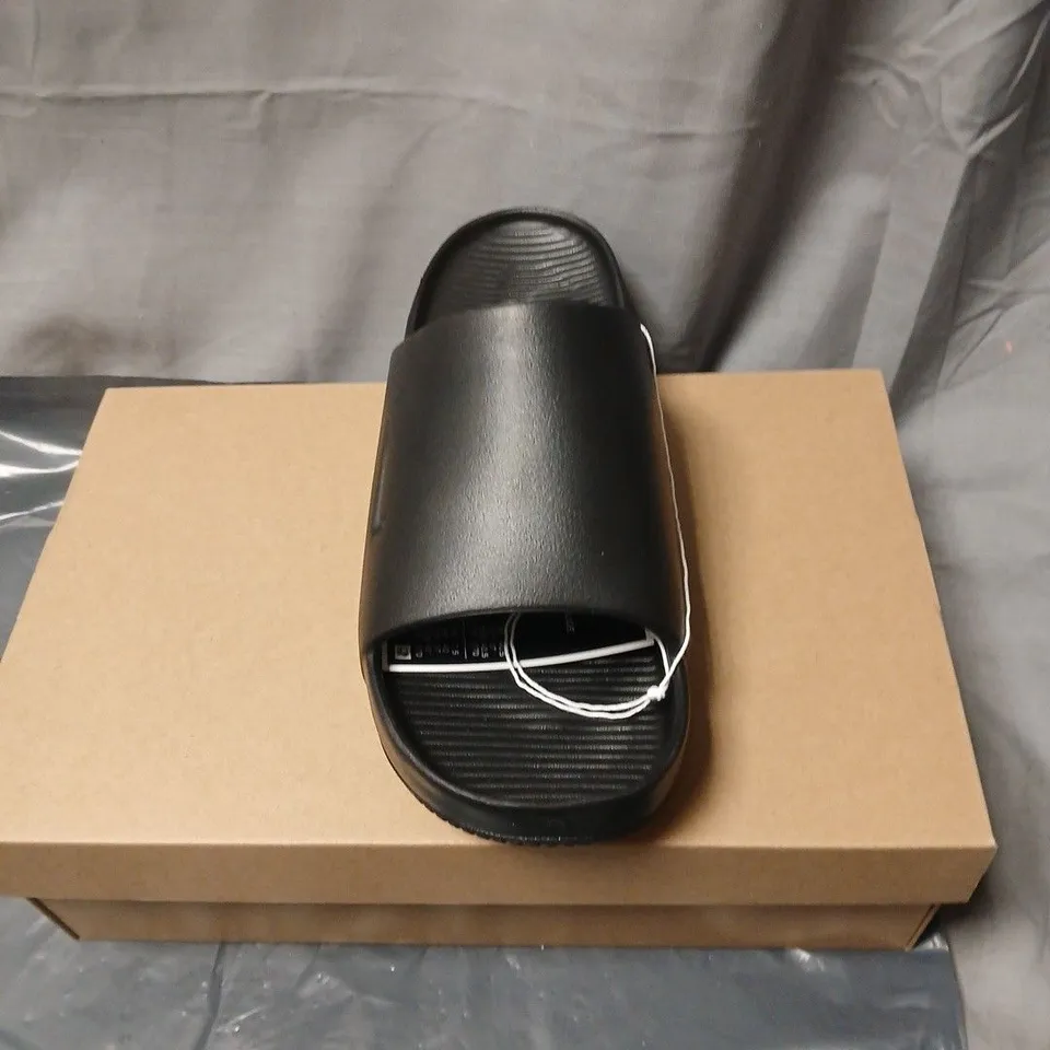 NIKE BLACK SLIDE SANDALS – UK SIZE 8