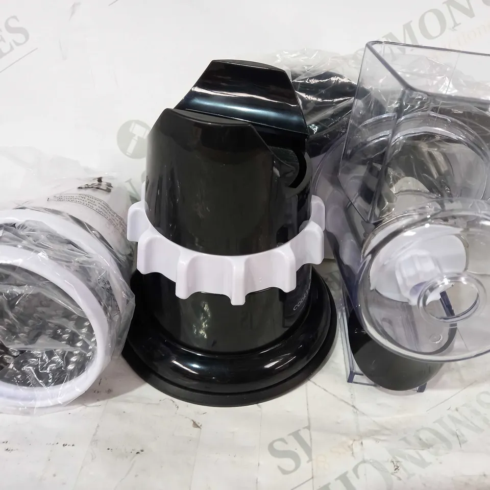COOKS ESSENTIALS GRATRER AND SLICER