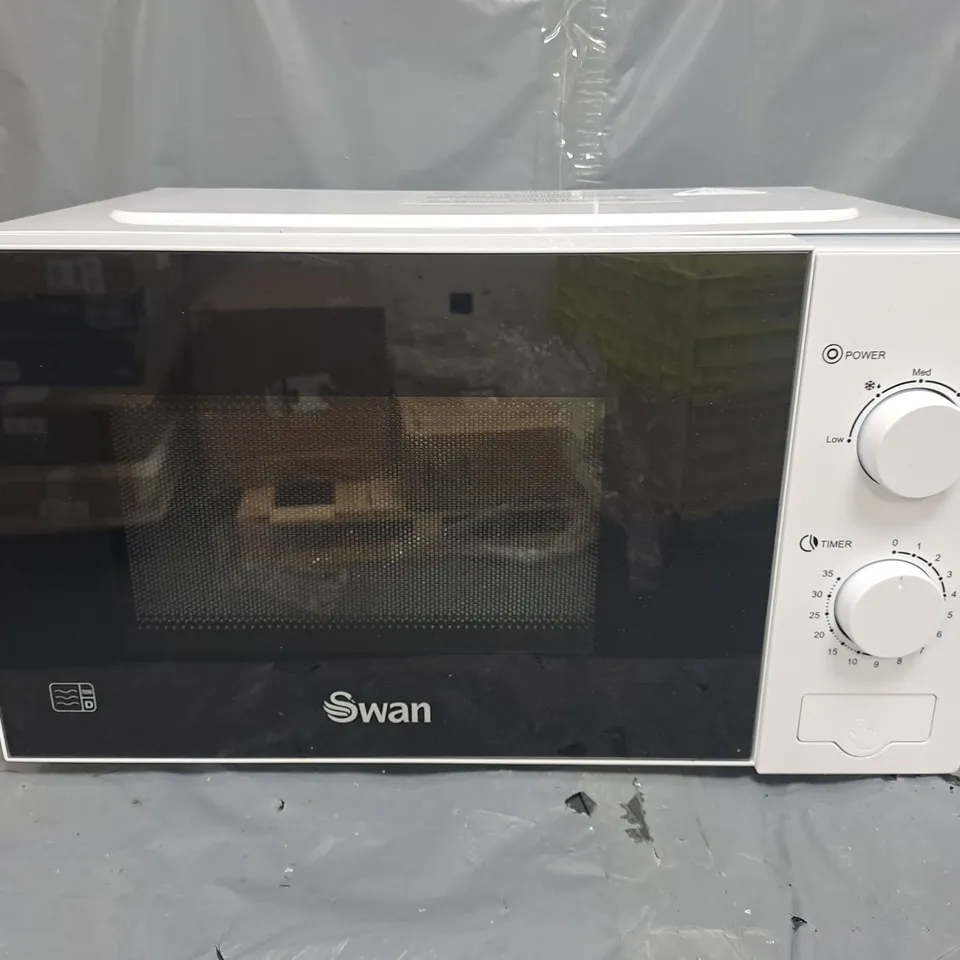 BOXED SWAN 20L 700W MANUAL MICROWAVE IN WHITE - COLLECTION ONLY