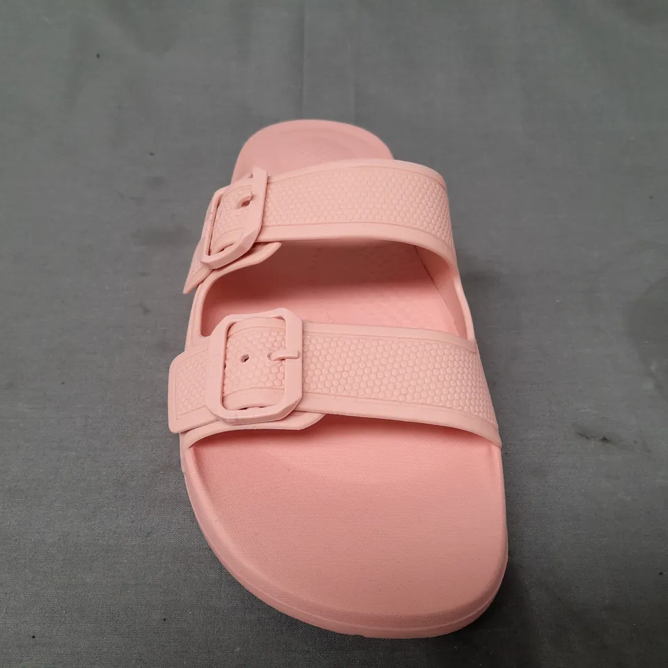 BOXED PAIR OF FITFLOP IQUSHION TWO-BAR SLIDERS IN BLUSH UK SIZE 7