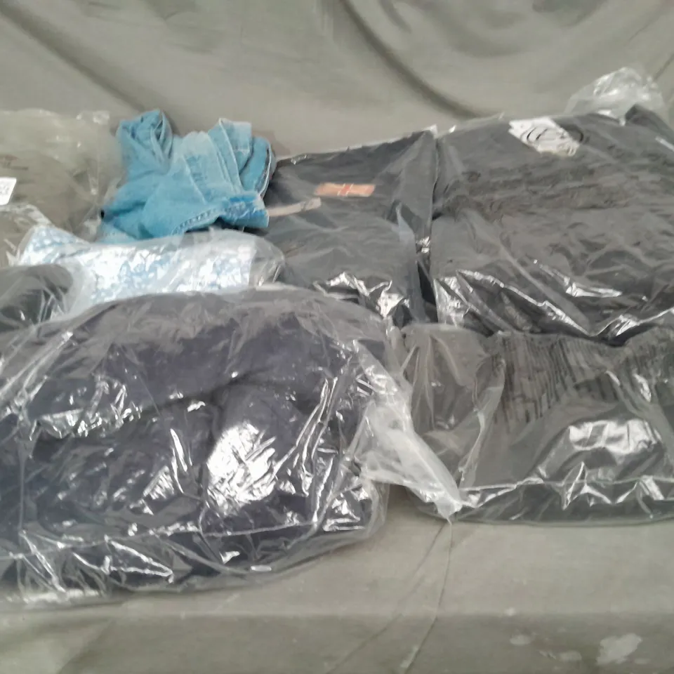 BOX OF ASSORTED CLOTHING ITEMS IN VARIOUS COLOURS, SIZES AND STYLES