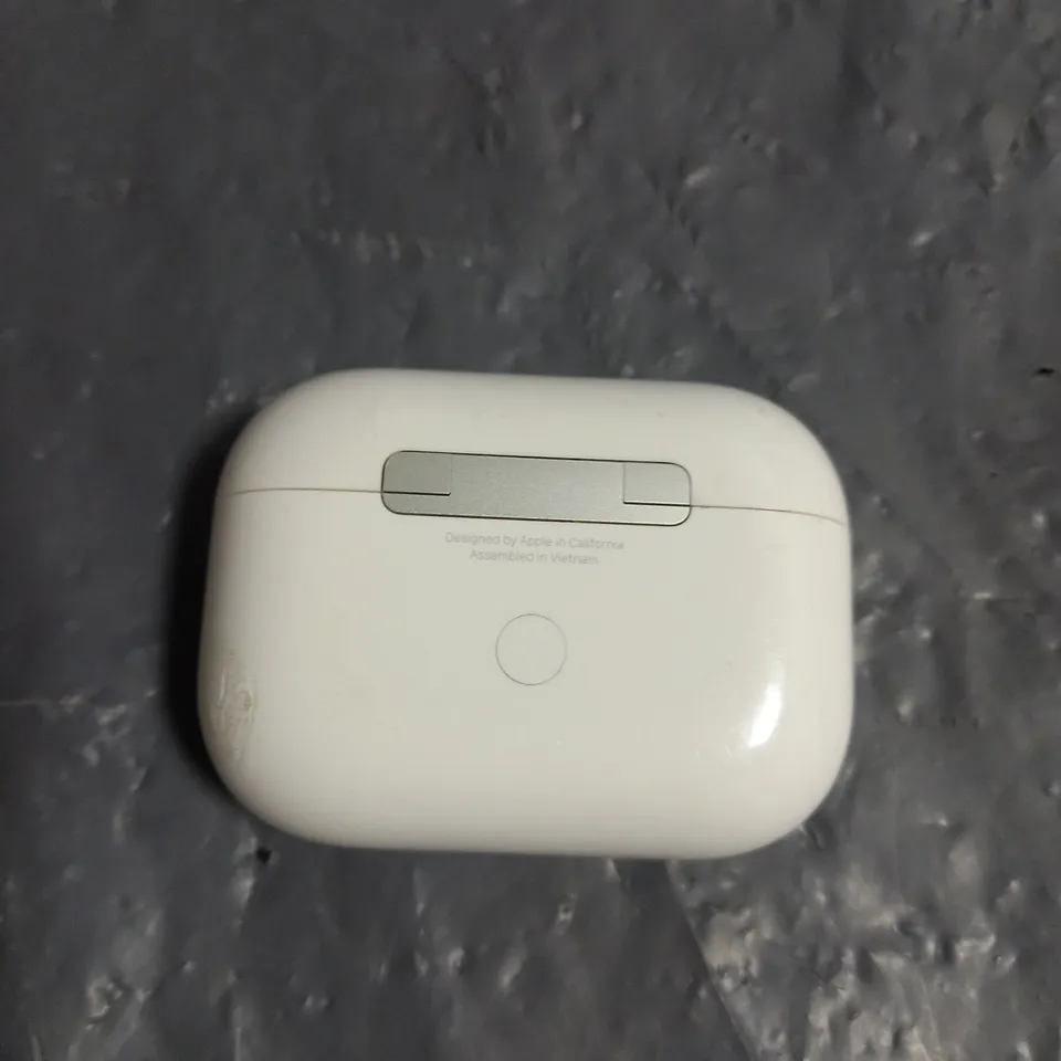 PAIR OF APPLE AIRPODS PRO IN WHITE