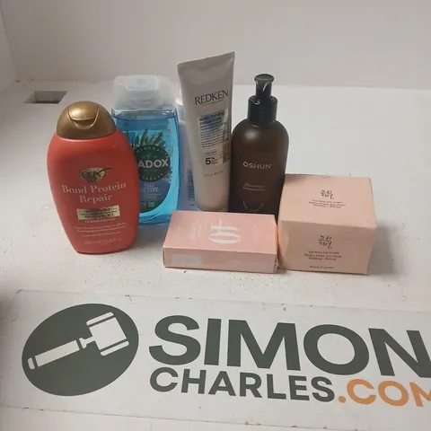 APPROXIMATELY 15 ASSORTED HEALTH & BEAUTY PRODUCTS TO INCLUDE RADOX SHOWER GEL, OGX BOND PROTEIN REPAIR SHAMPOO, BEAUTY OF JOSEON UNDER EYE PATCH, ETC - COLLECTION ONLY