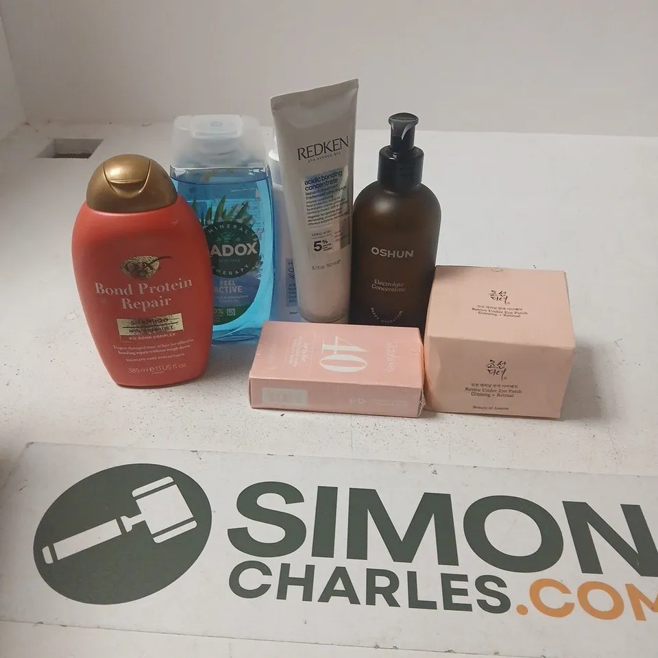 APPROXIMATELY 15 ASSORTED HEALTH & BEAUTY PRODUCTS TO INCLUDE RADOX SHOWER GEL, OGX BOND PROTEIN REPAIR SHAMPOO, BEAUTY OF JOSEON UNDER EYE PATCH, ETC - COLLECTION ONLY