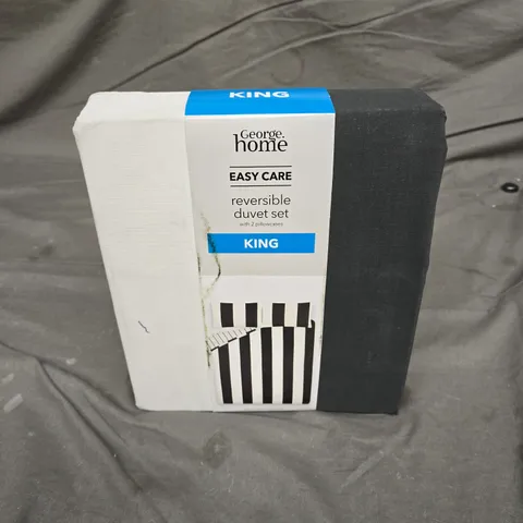EASY CARE REVERSIBLE DUVET SET IN KING IN BLACK/WHITE
